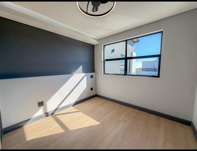 4 BEDROOM FREEHOLD FOR SALE IN MIDSTREAM HEIGHTS